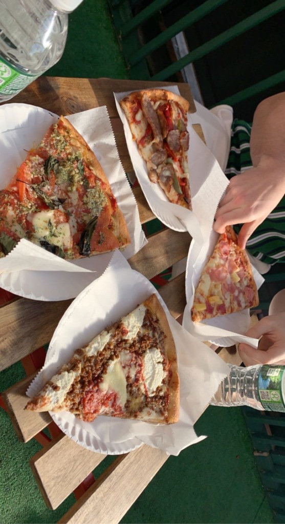 4 slices of New York Pizza